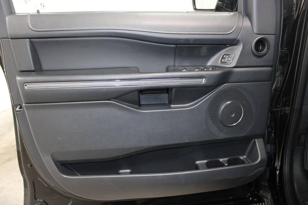Used 2024 Ford Expedition XLT image 19