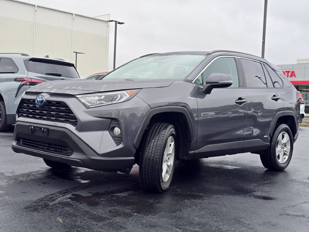 Used 2021 Toyota RAV4 XLE w/ Convenience Package AWD/4WD image 4