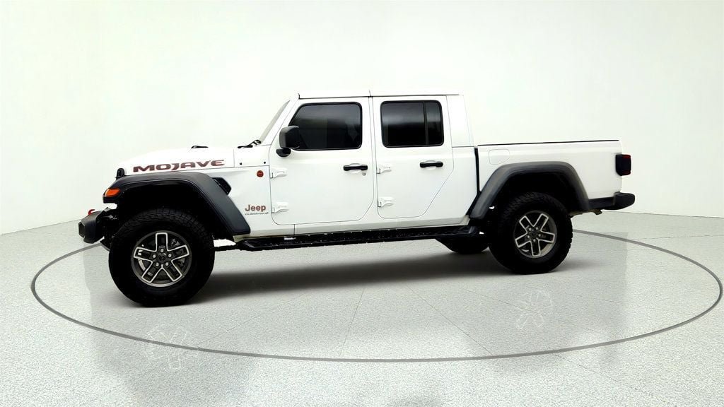 Used 2025 Jeep Gladiator Mojave w/ Convenience Group AWD/4WD image 8