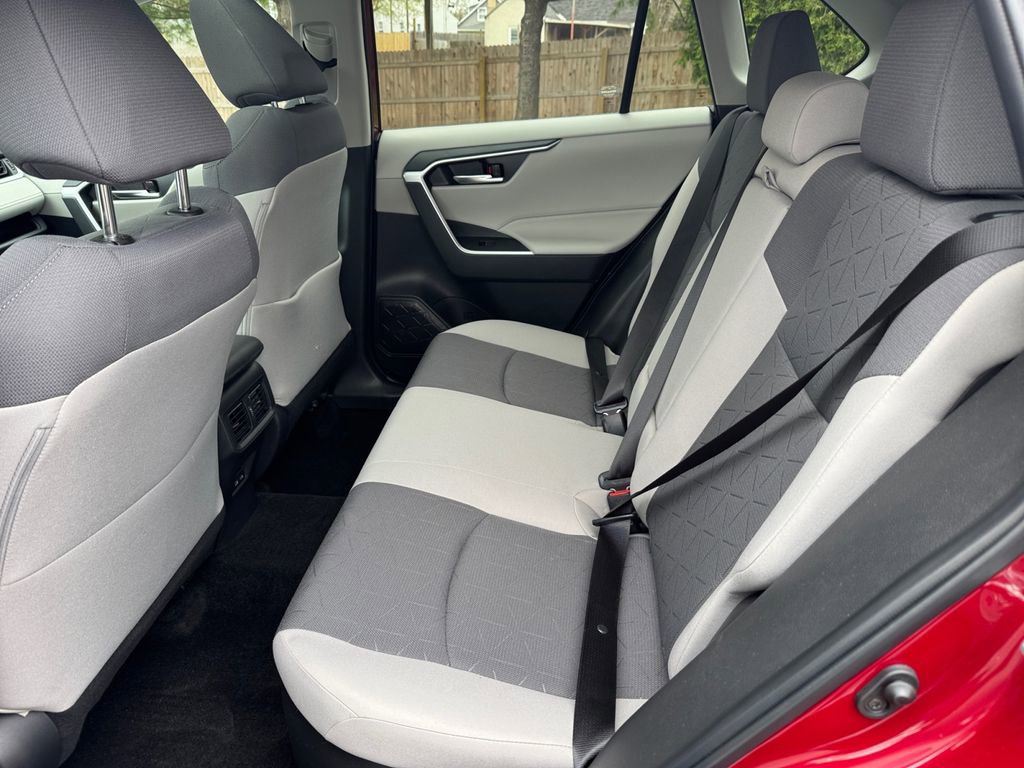 Used 2024 Toyota RAV4 XLE w/ Convenience Package image 18