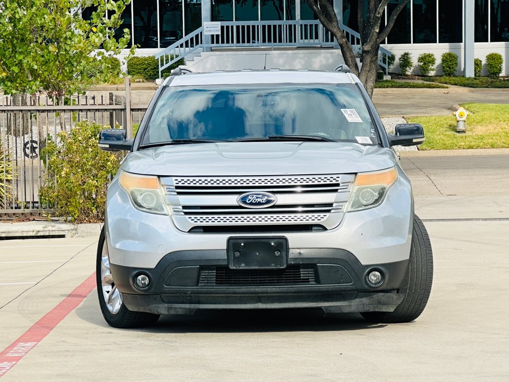 Used 2013 Ford Explorer XLT FWD image 2