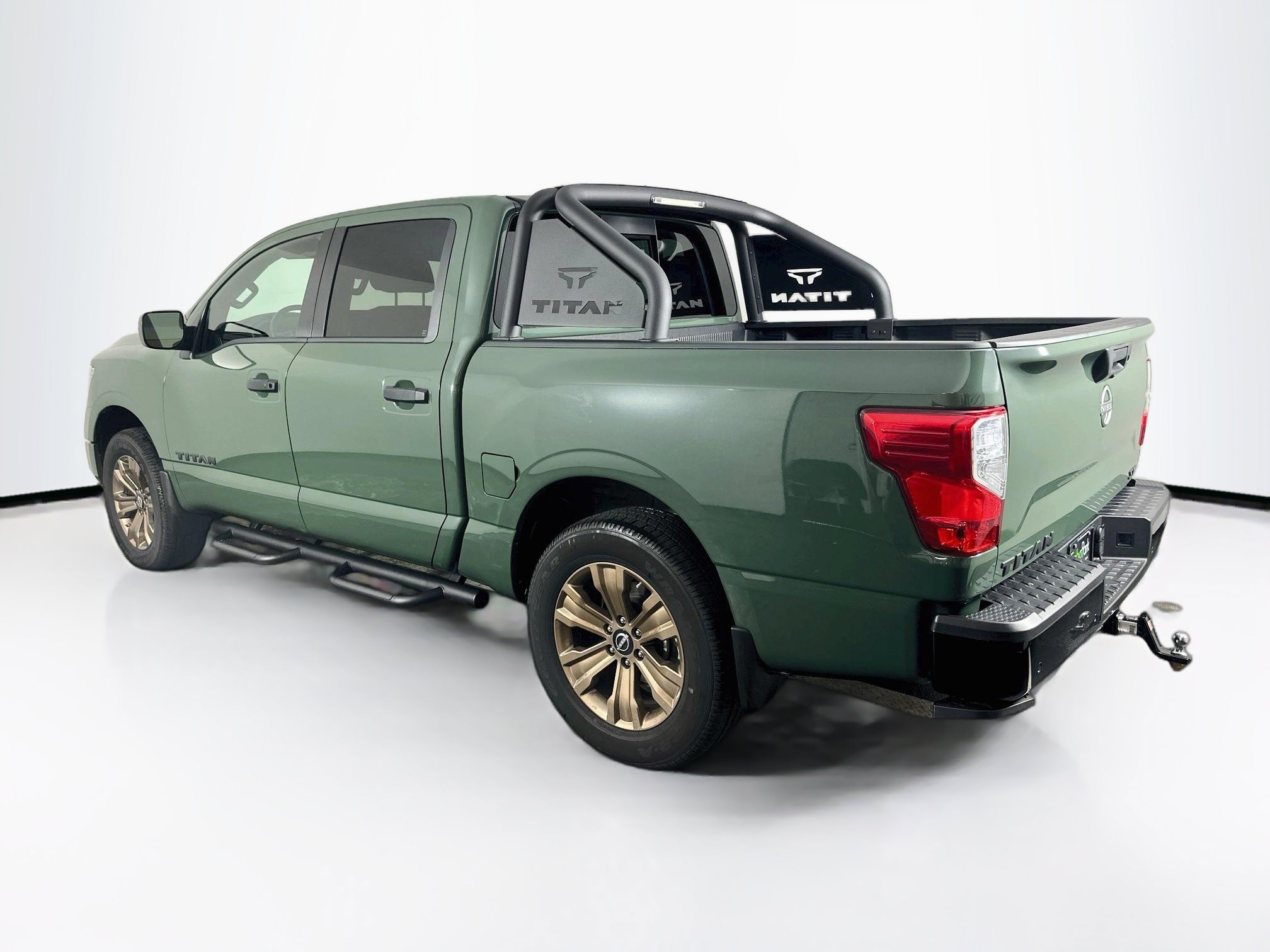 Used 2024 Nissan Titan SV w/ SV Bronze Edition Package RWD image 5
