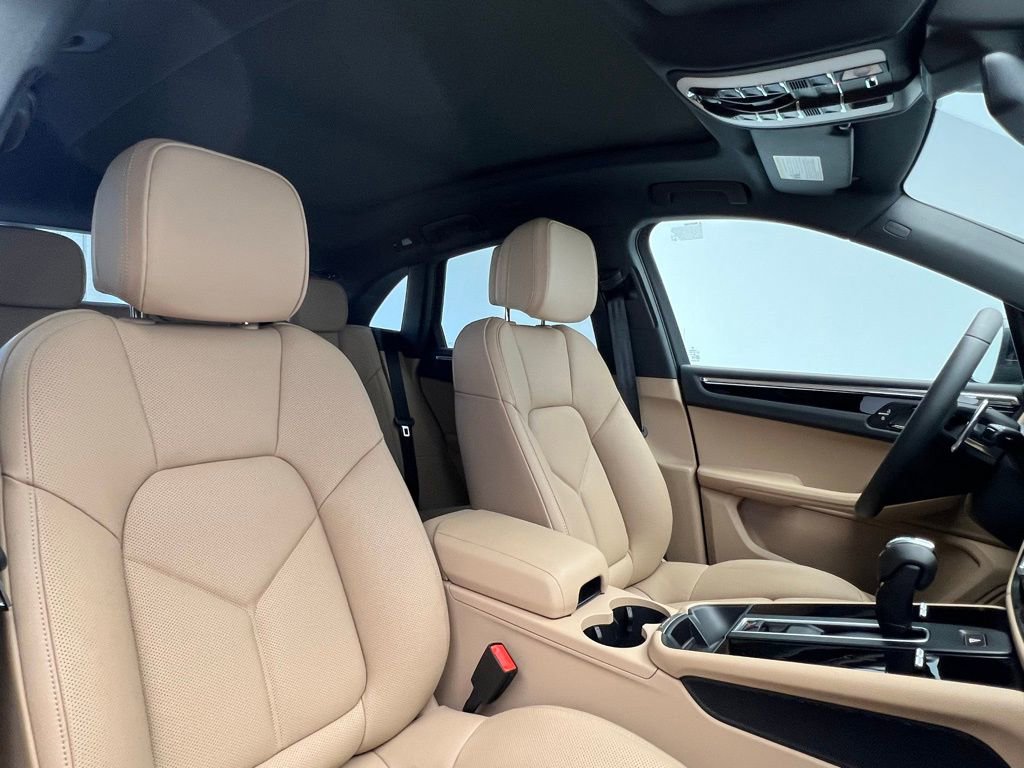 Used 2025 Porsche Macan image 18