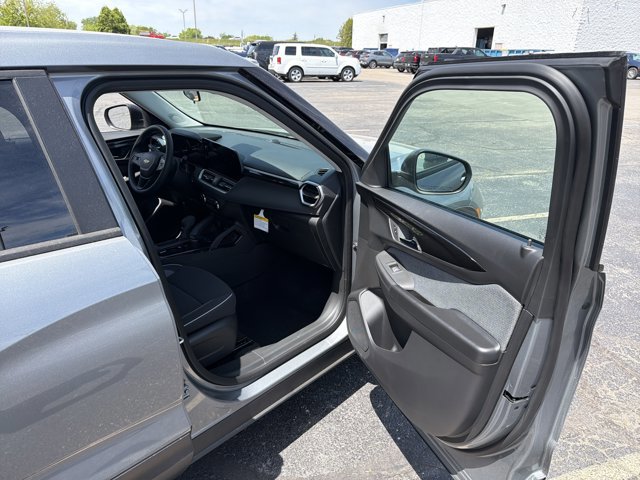 New 2026 Chevrolet TrailBlazer LS w/ LS Convenience Package FWD image 28