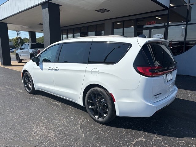 New 2026 Chrysler Pacifica Limited image 6