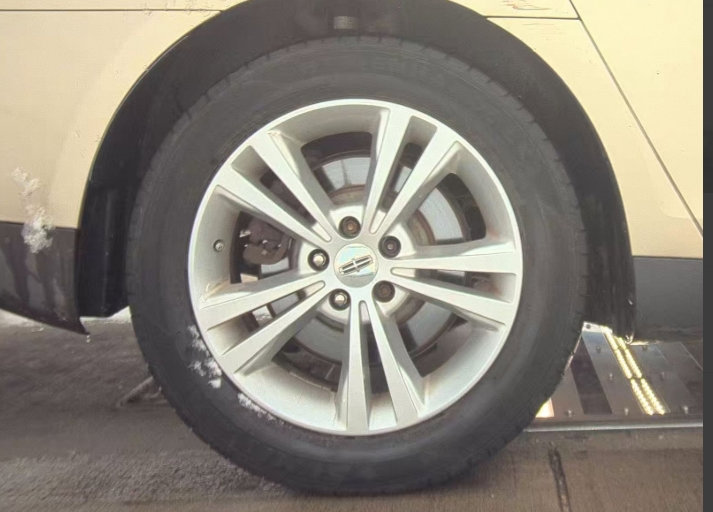 Used 2010 Lincoln MKS image 4