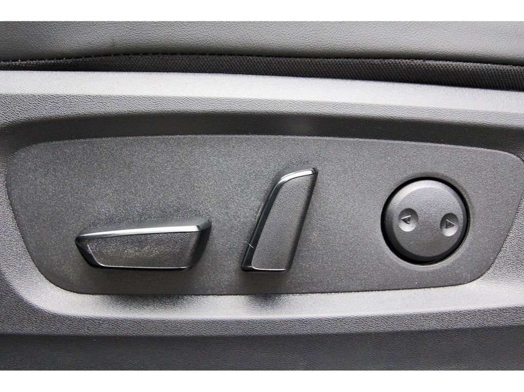 New 2026 Nissan Pathfinder SL w/ SL Premium Package (P04) FWD image 27