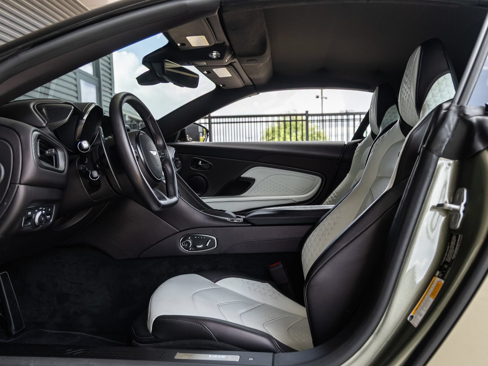 Used 2023 Aston Martin DBS Superleggera Volante RWD image 33