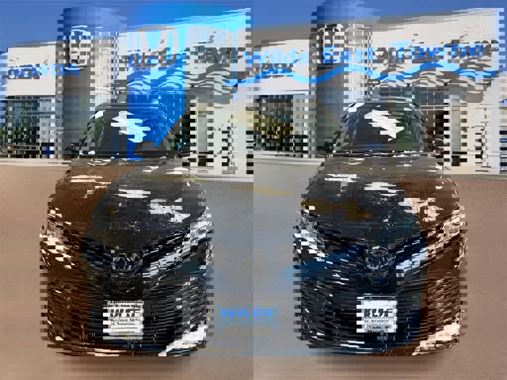 Used 2020 Toyota Camry LE image 3