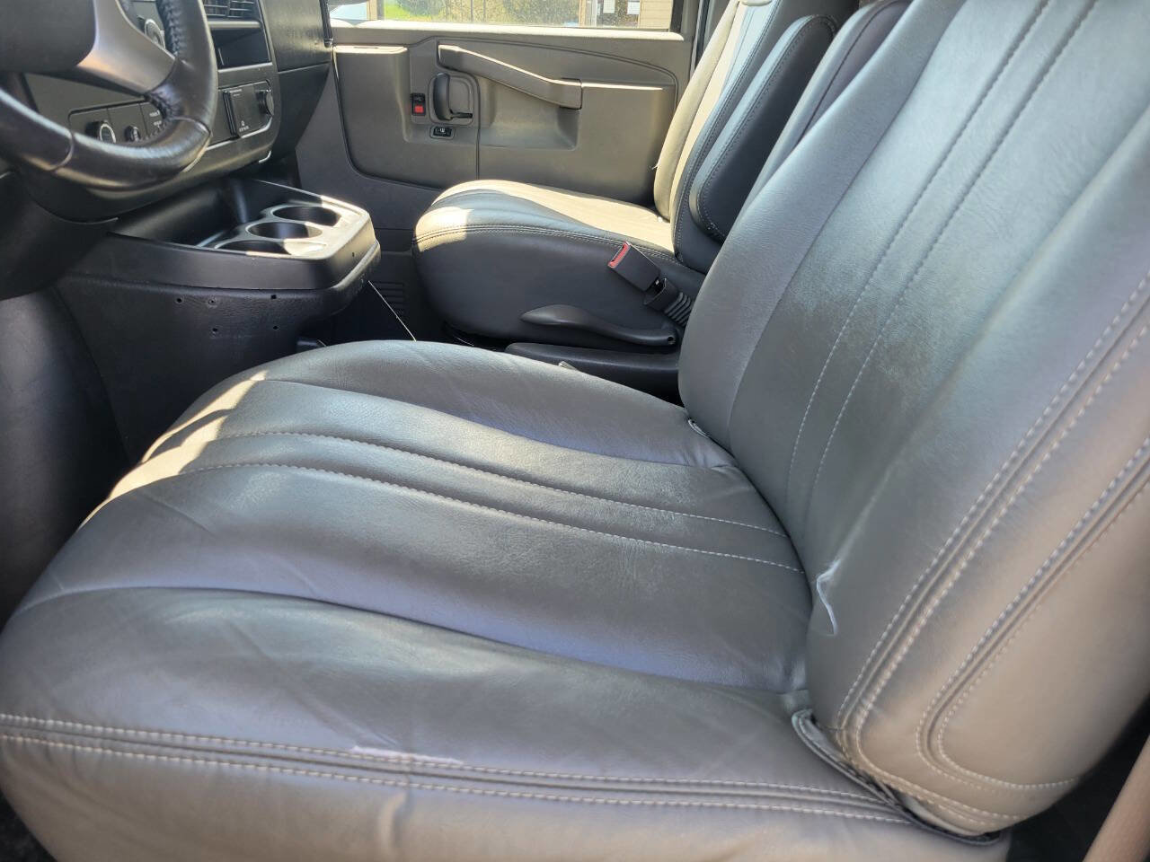 Used 2019 Chevrolet Express 3500 LS RWD image 13