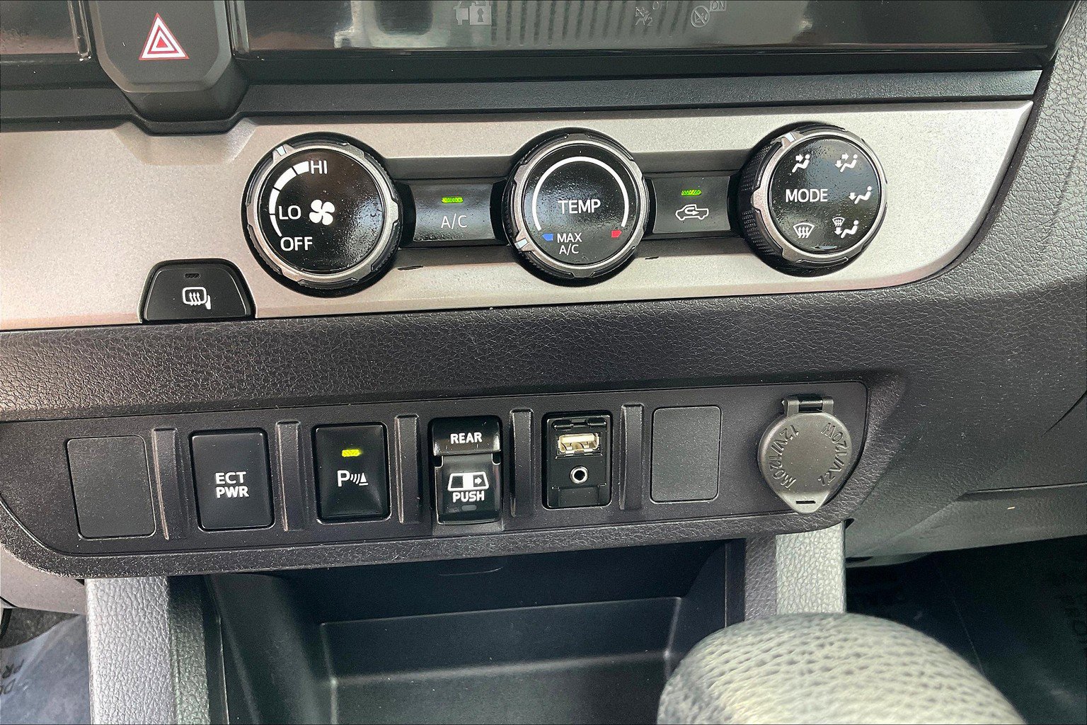 Used 2018 Toyota Tacoma SR5 RWD image 33