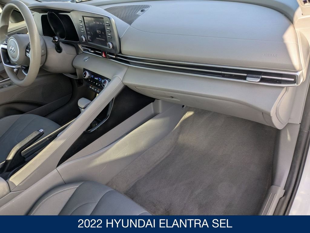 Used 2022 Hyundai Elantra SEL image 33