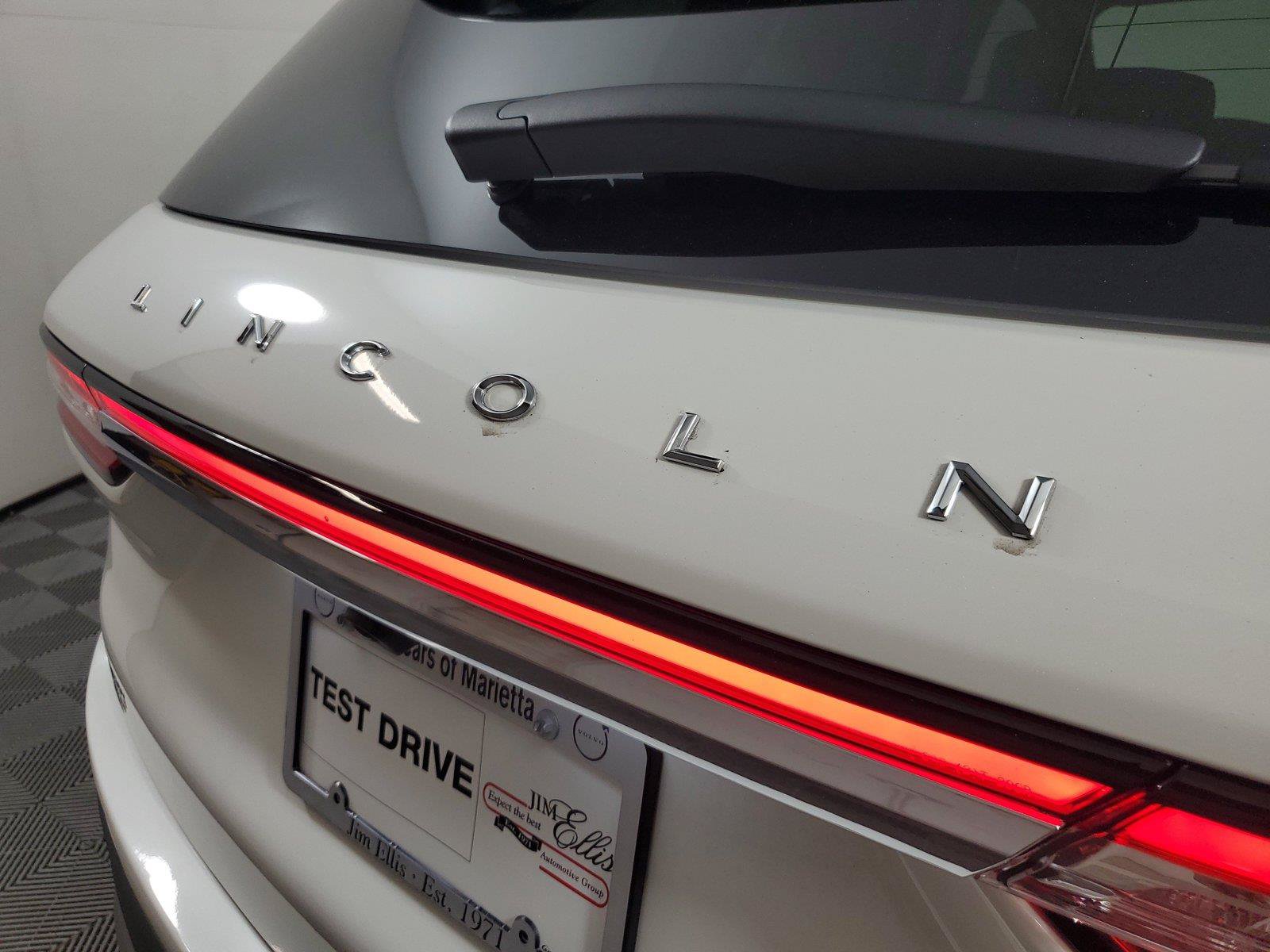 Used 2026 Lincoln Corsair Reserve w/ Rear Removable Package Tray FWD image 7