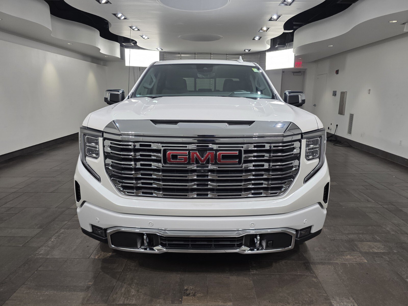 Used 2024 GMC Sierra 1500 Denali AWD/4WD image 2