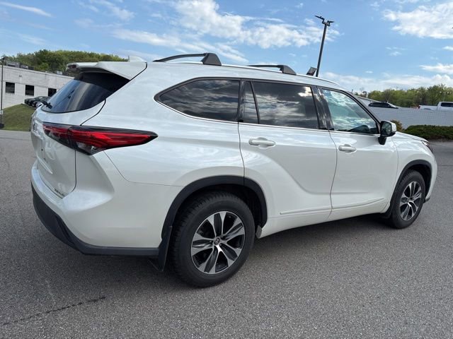 Used 2020 Toyota Highlander XLE AWD/4WD image 5