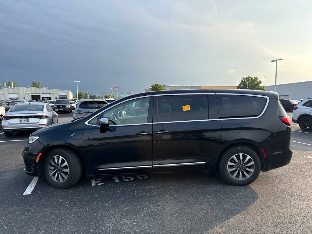 Used 2022 Chrysler Pacifica Limited FWD image 6