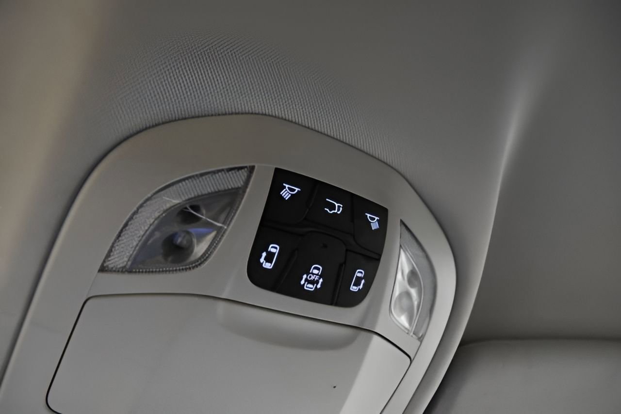 Used 2023 Chrysler Pacifica Touring-L image 25