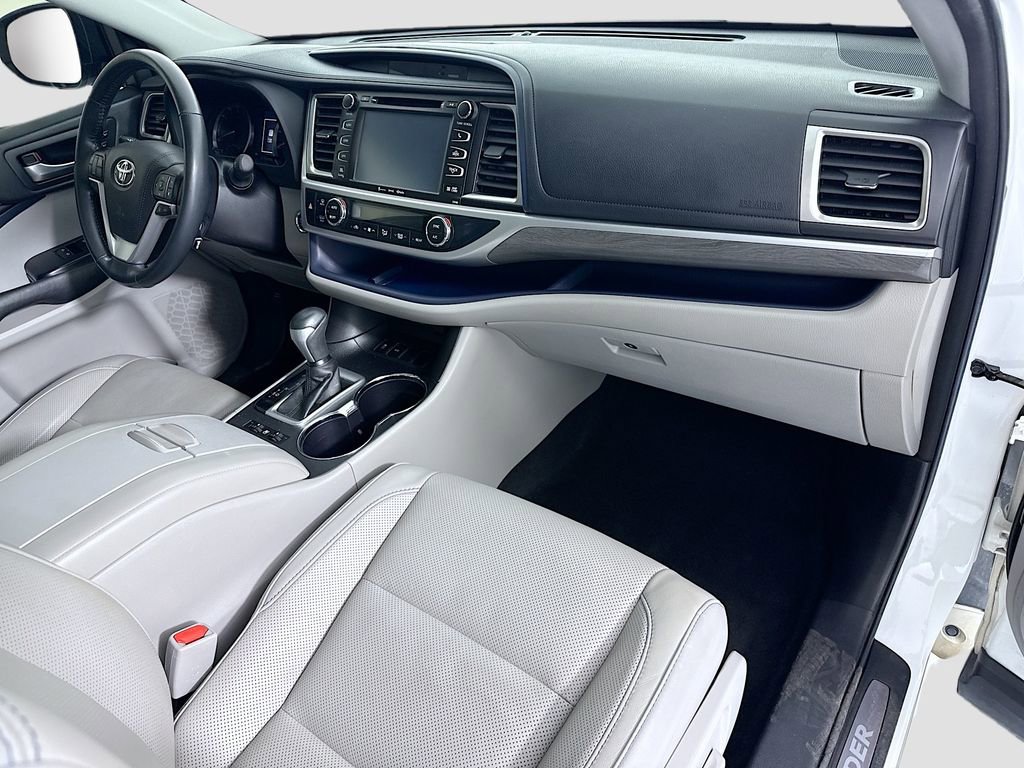 Used 2018 Toyota Highlander Limited FWD image 17