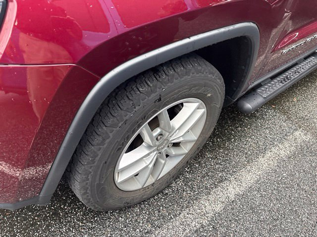 Used 2018 Jeep Grand Cherokee Laredo AWD/4WD image 9