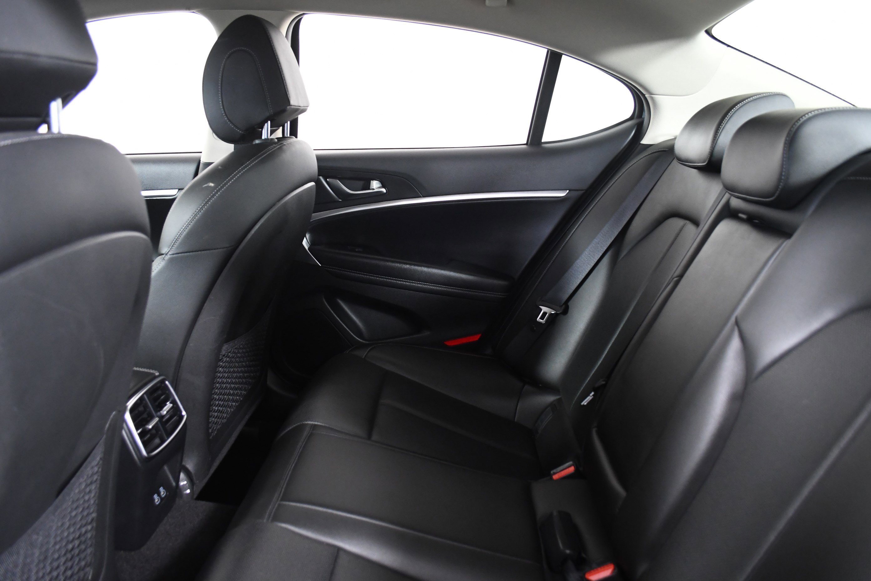 Used 2025 Genesis G70 2.5T image 22