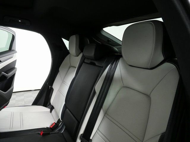 New 2026 Porsche Cayenne Coupe image 23