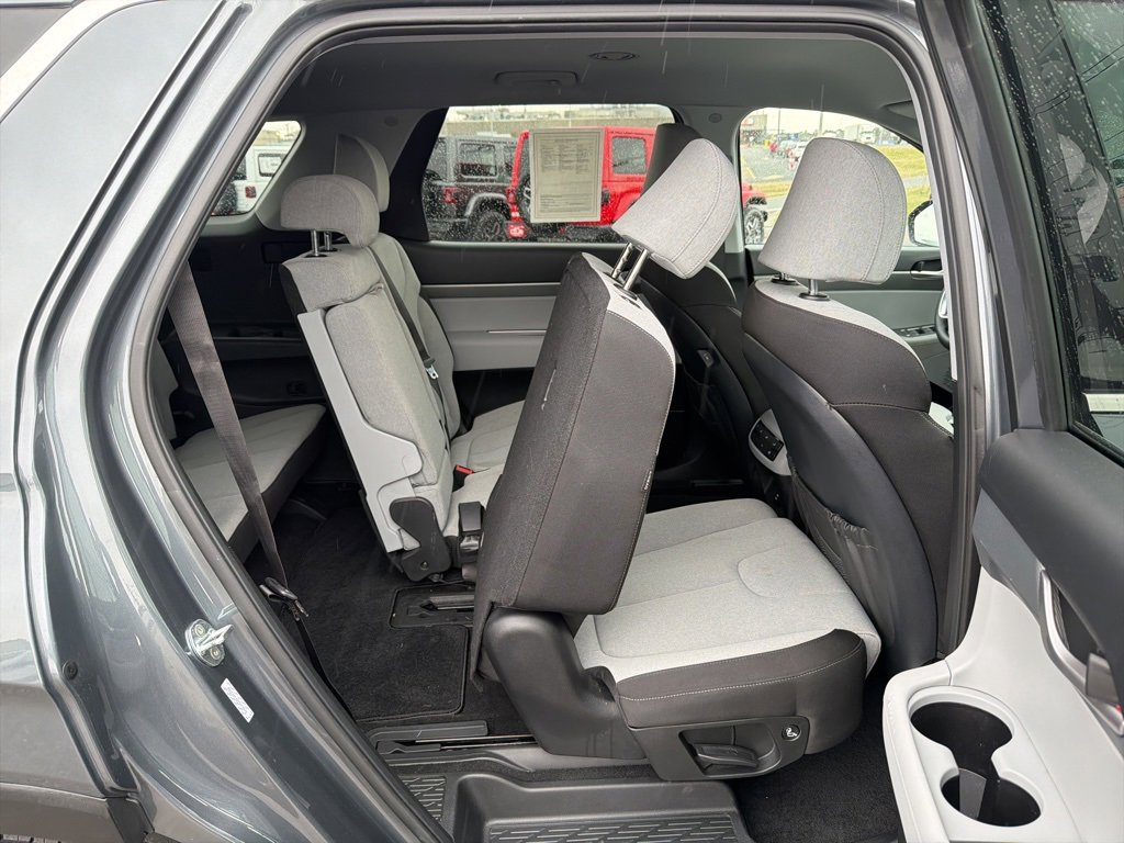 Used 2023 Hyundai Palisade SE image 18