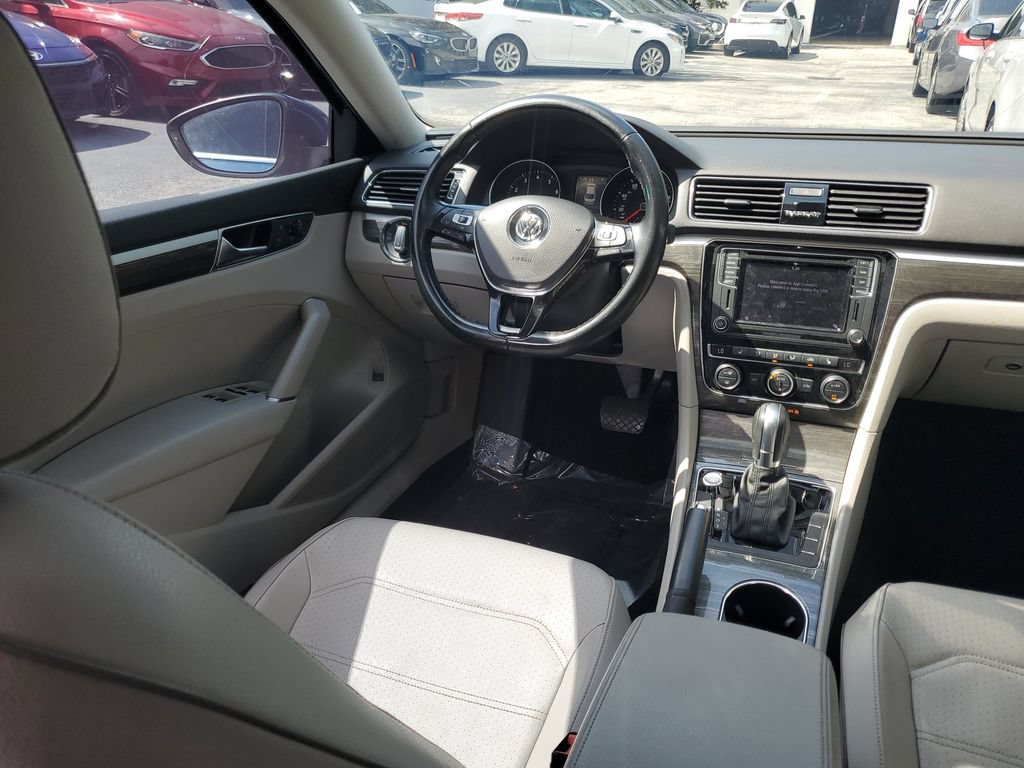 Used 2018 Volkswagen Passat 2.0T SE FWD image 14