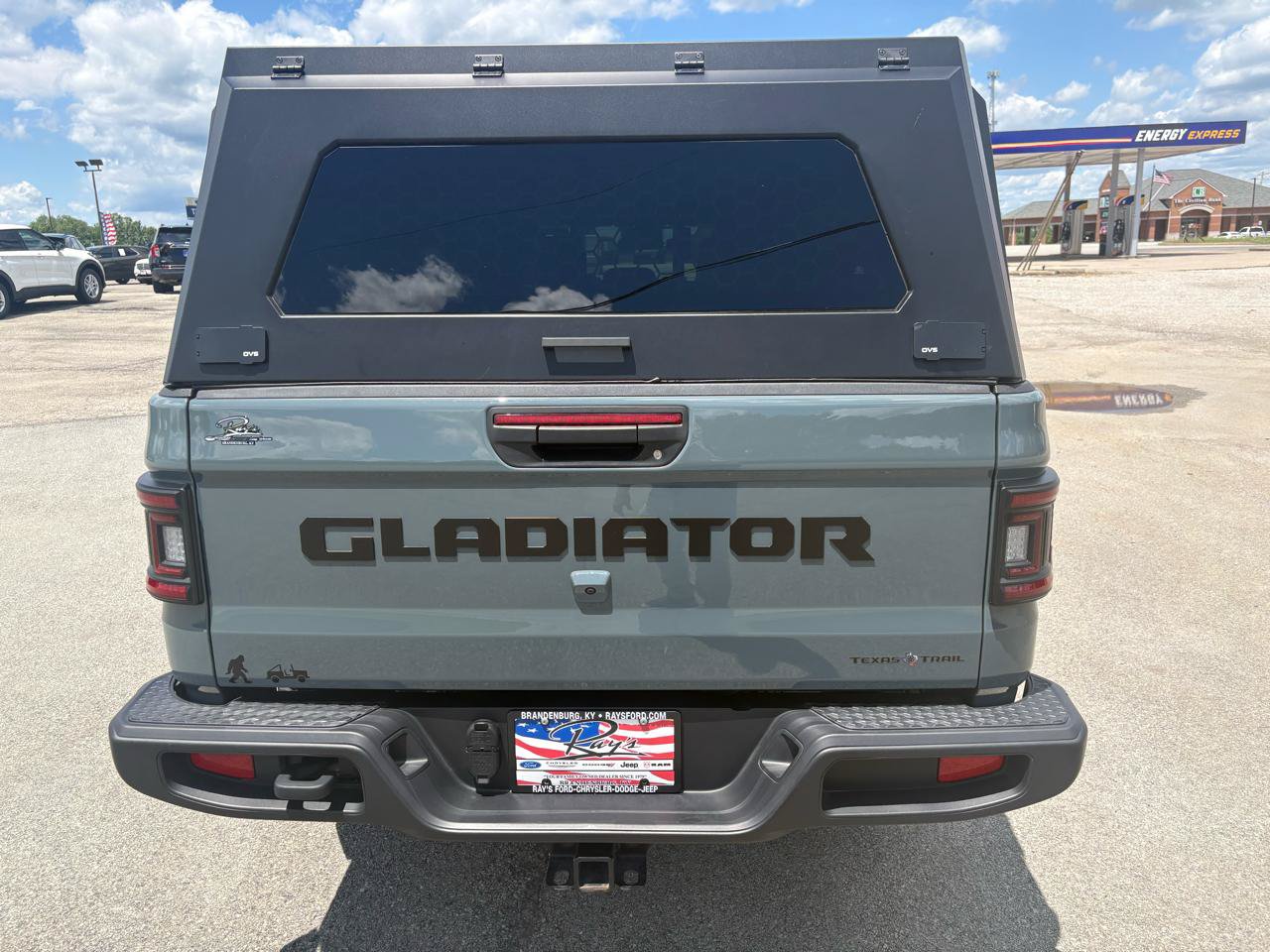Used 2025 Jeep Gladiator Sport AWD/4WD image 4