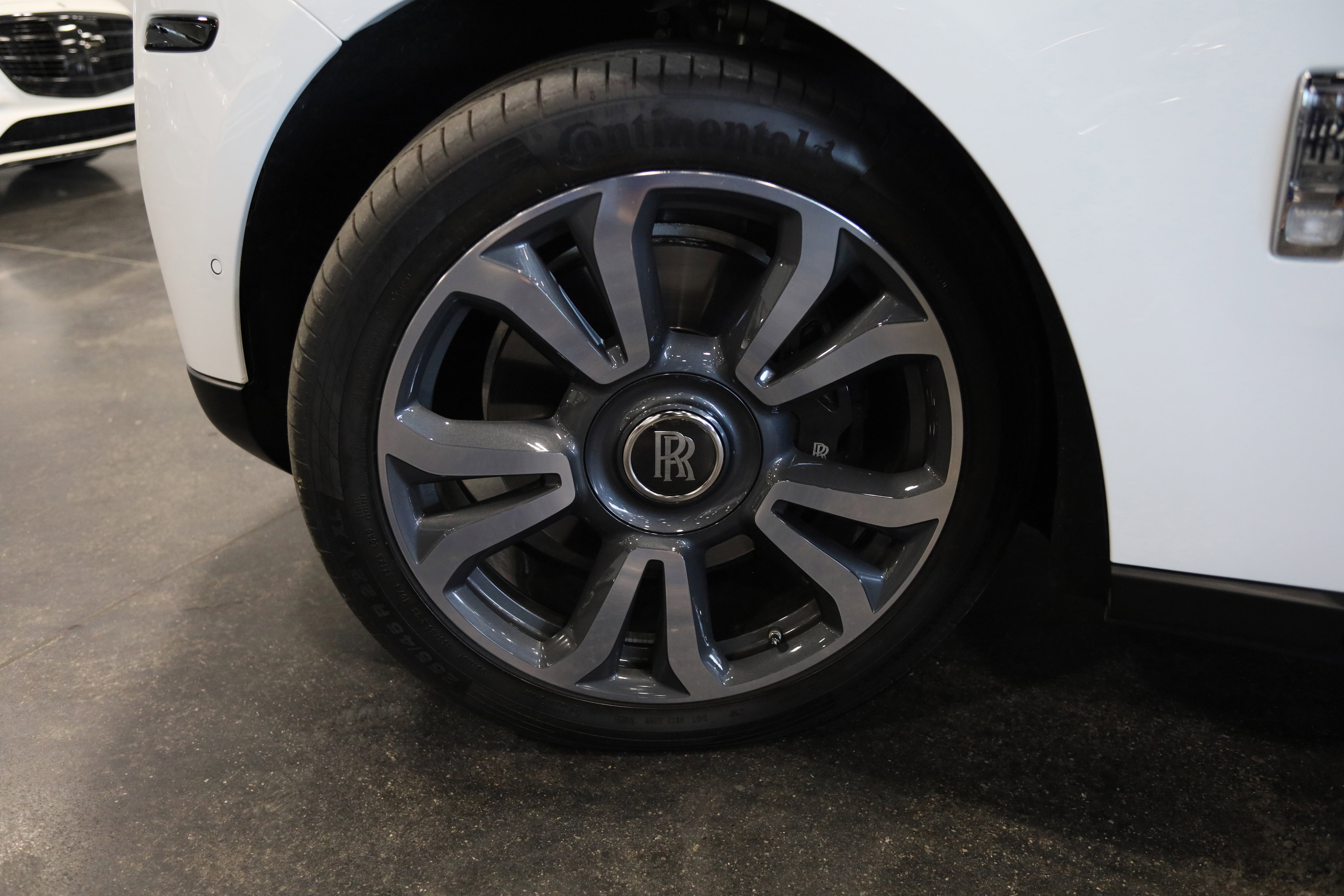 Used 2023 Rolls-Royce Cullinan AWD/4WD image 13