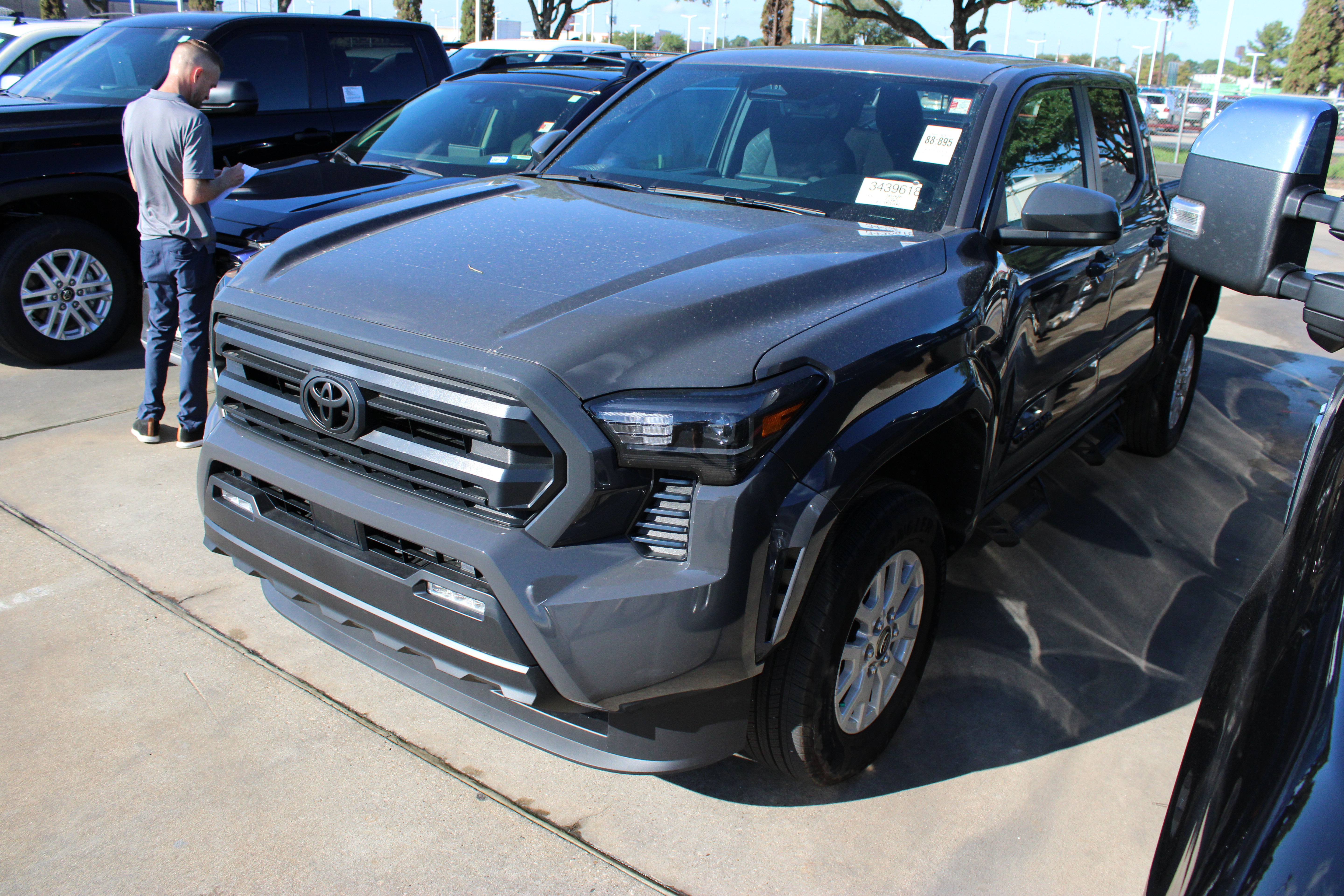 Certified 2025 Toyota Tacoma SR5 AWD/4WD image 6