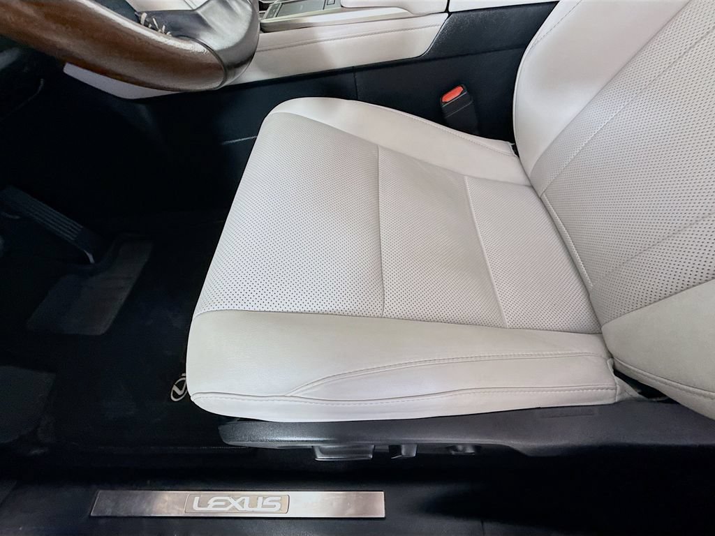 Certified 2020 Lexus RX 350L Premium w/ Premium Package AWD/4WD image 19