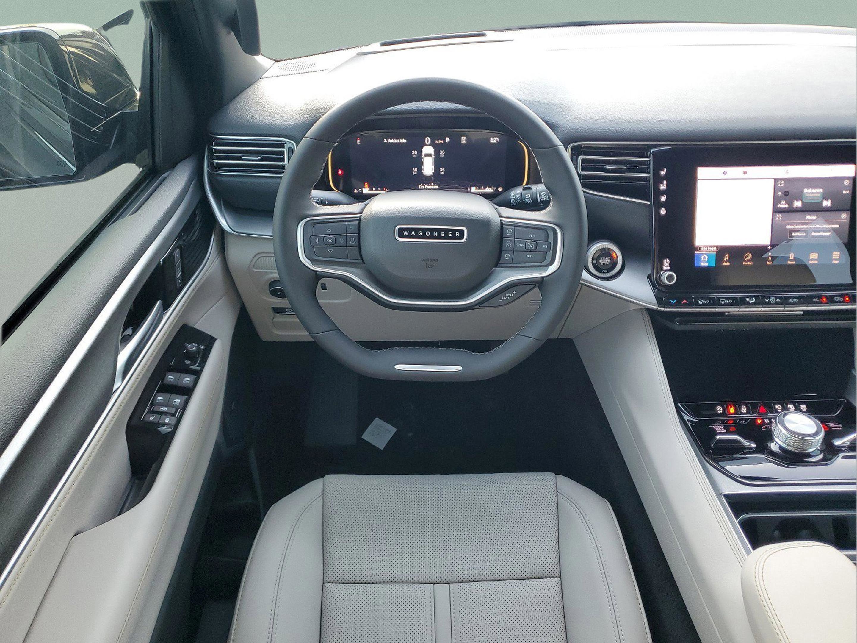 New 2025 Jeep Wagoneer L Series III w/ 8-pass Seating Package image 11