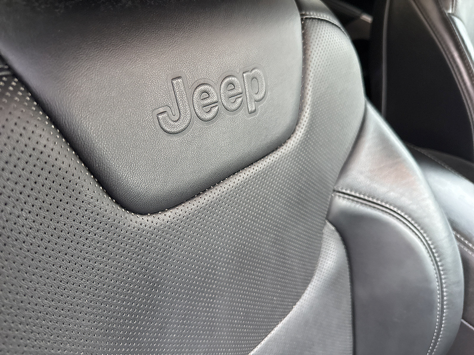 Used 2019 Jeep Cherokee Limited w/ Trailer Tow Group AWD/4WD image 43