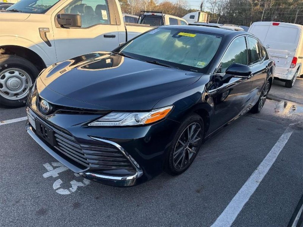 Used 2021 Toyota Camry XLE image 2