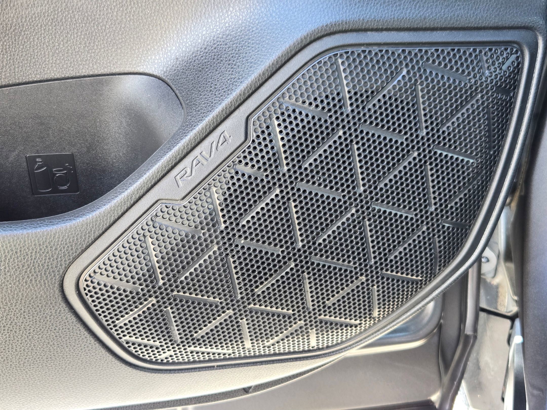 Used 2021 Toyota RAV4 LE image 22