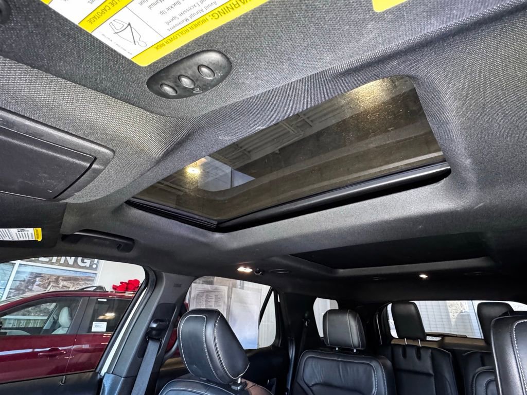 Used 2019 Ford Explorer Platinum image 41