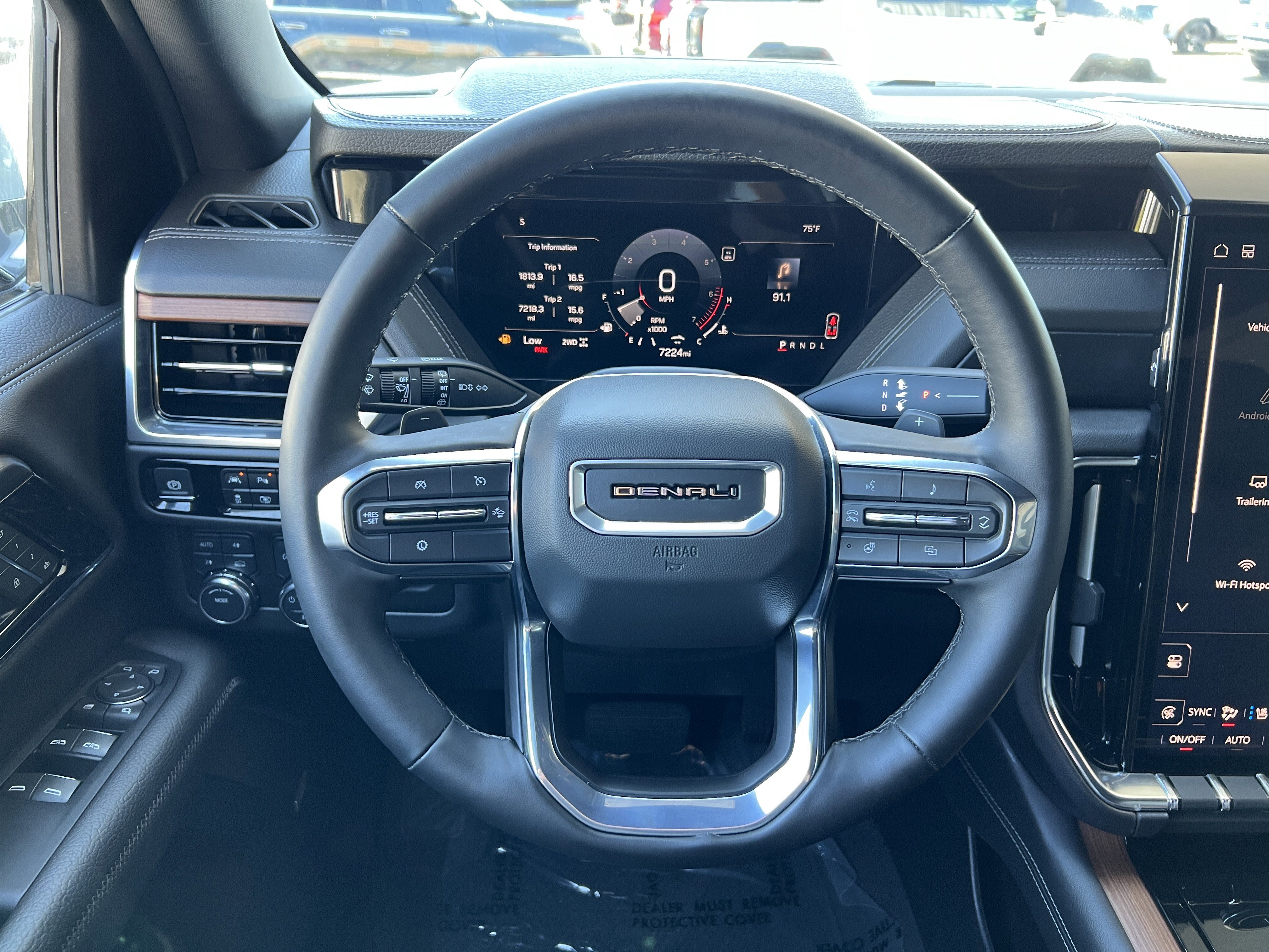 Used 2025 GMC Yukon XL Denali image 33