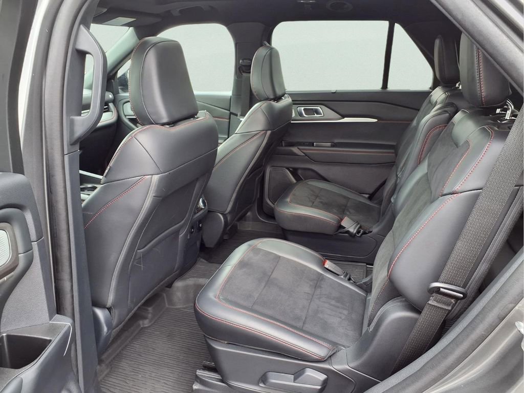 Used 2025 Ford Explorer ST image 22
