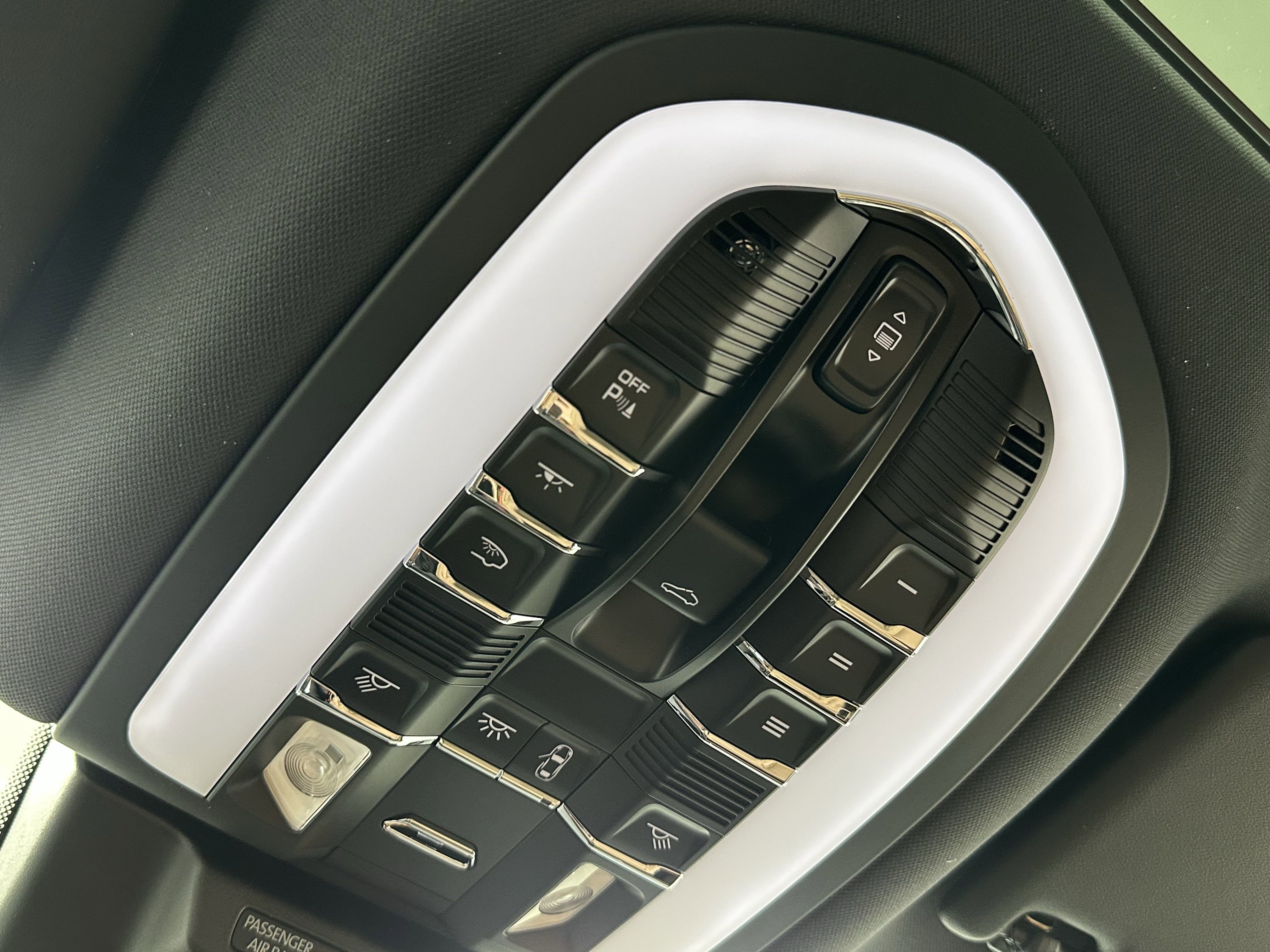 Certified 2025 Porsche Macan image 34