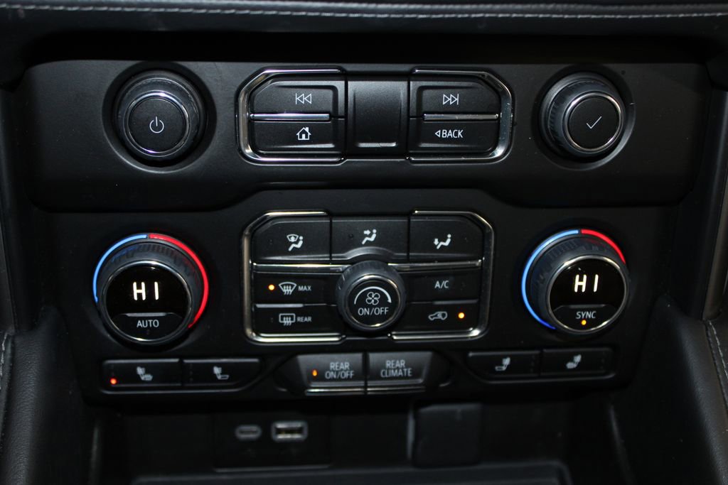 Used 2023 Chevrolet Suburban Z71 w/ Luxury Package image 32