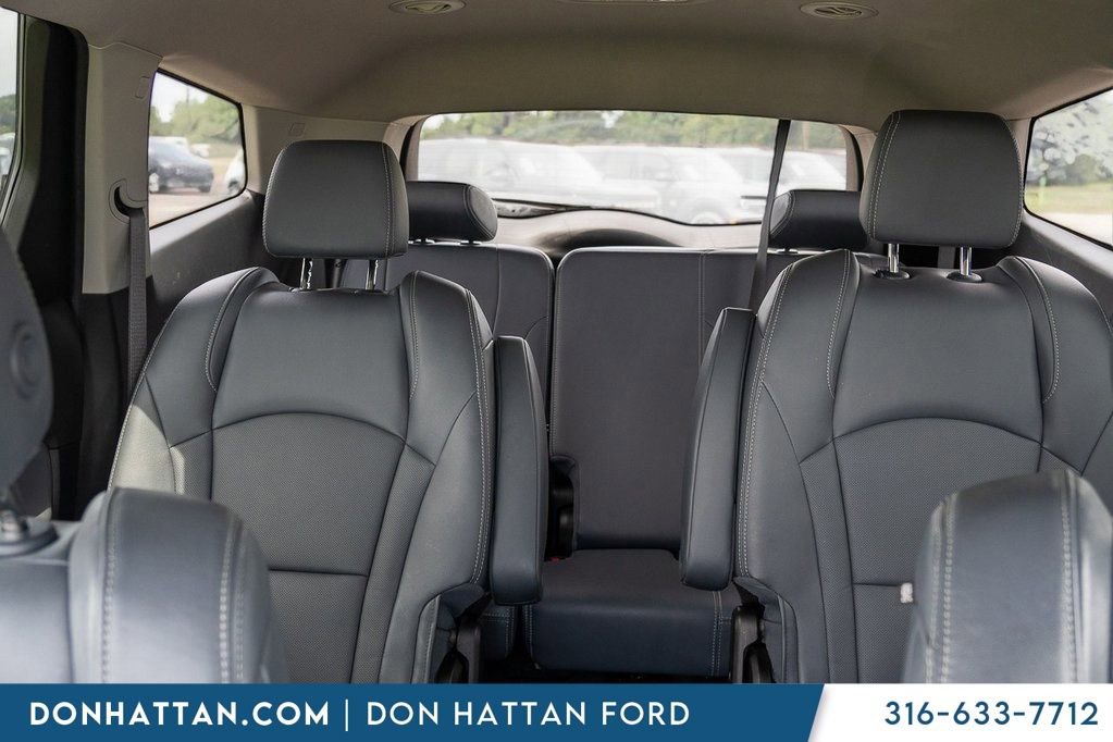 Used 2021 Buick Enclave Premium w/ Surround and Sites Package image 21