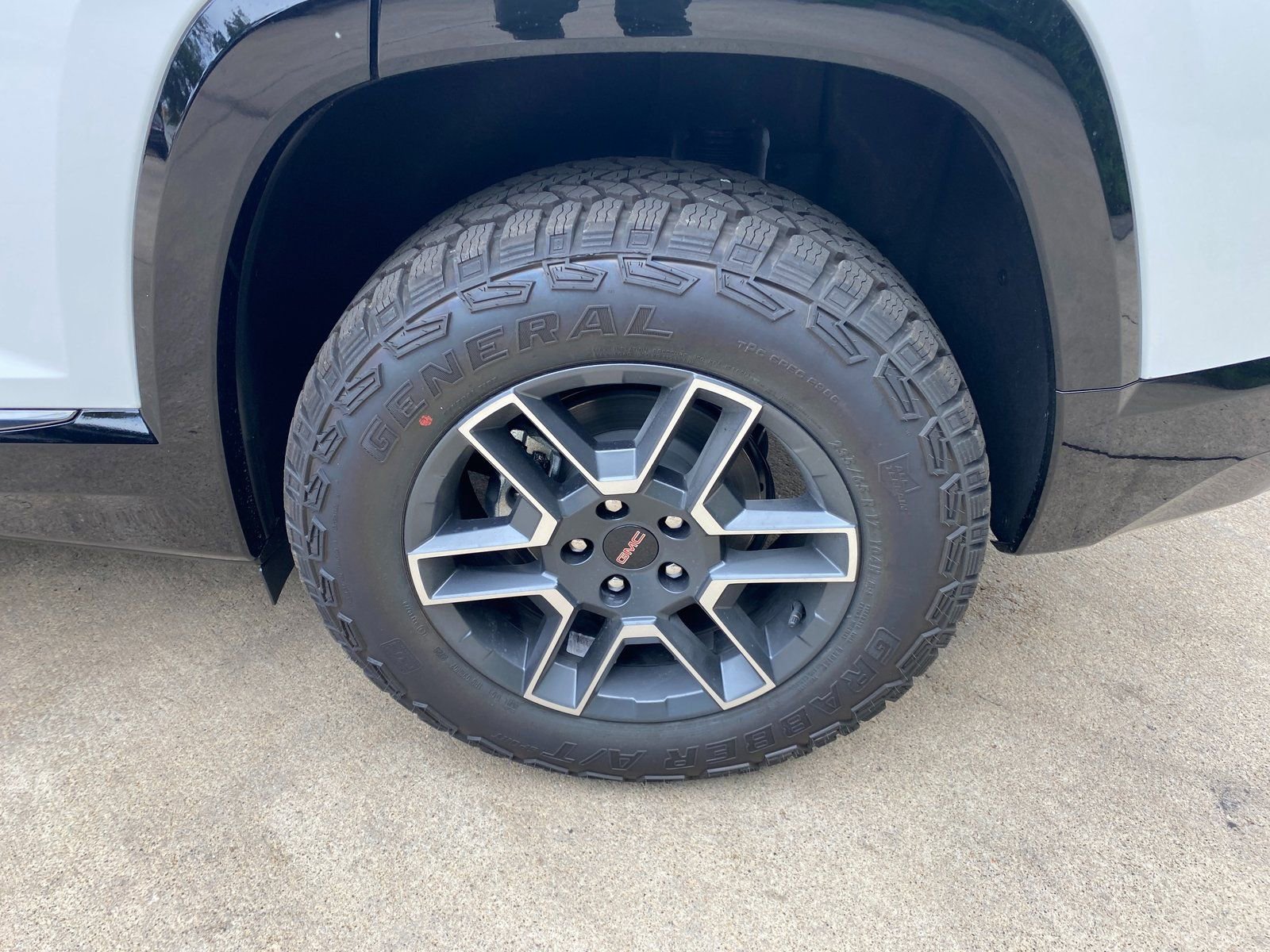 New 2026 GMC Terrain AT4 w/ Convenience Package III image 40