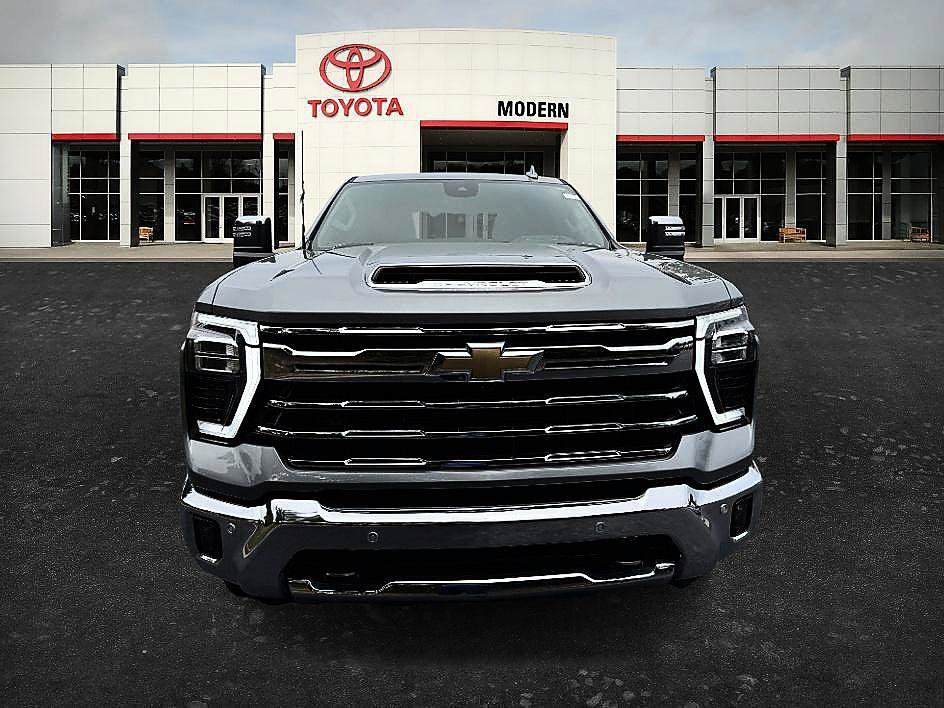 Used 2025 Chevrolet Silverado 2500 LTZ w/ LTZ Premium Package AWD/4WD image 2