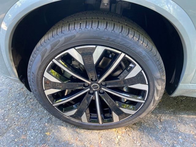 New 2026 Volvo XC90 B6 Plus w/ Protection Package Premier image 9
