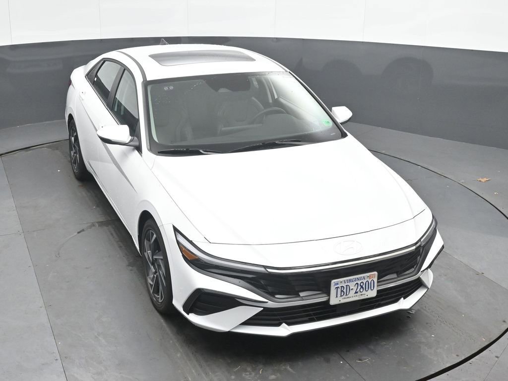 Certified 2025 Hyundai Elantra Limited FWD image 38