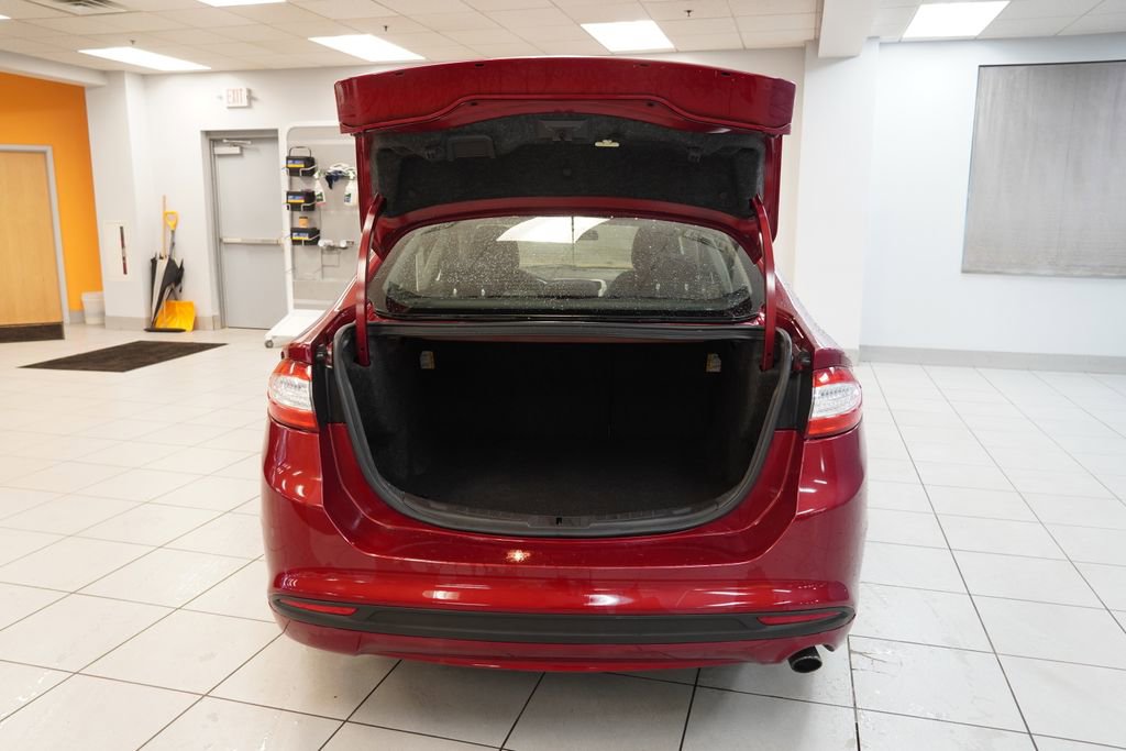 Used 2016 Ford Fusion SE FWD image 9