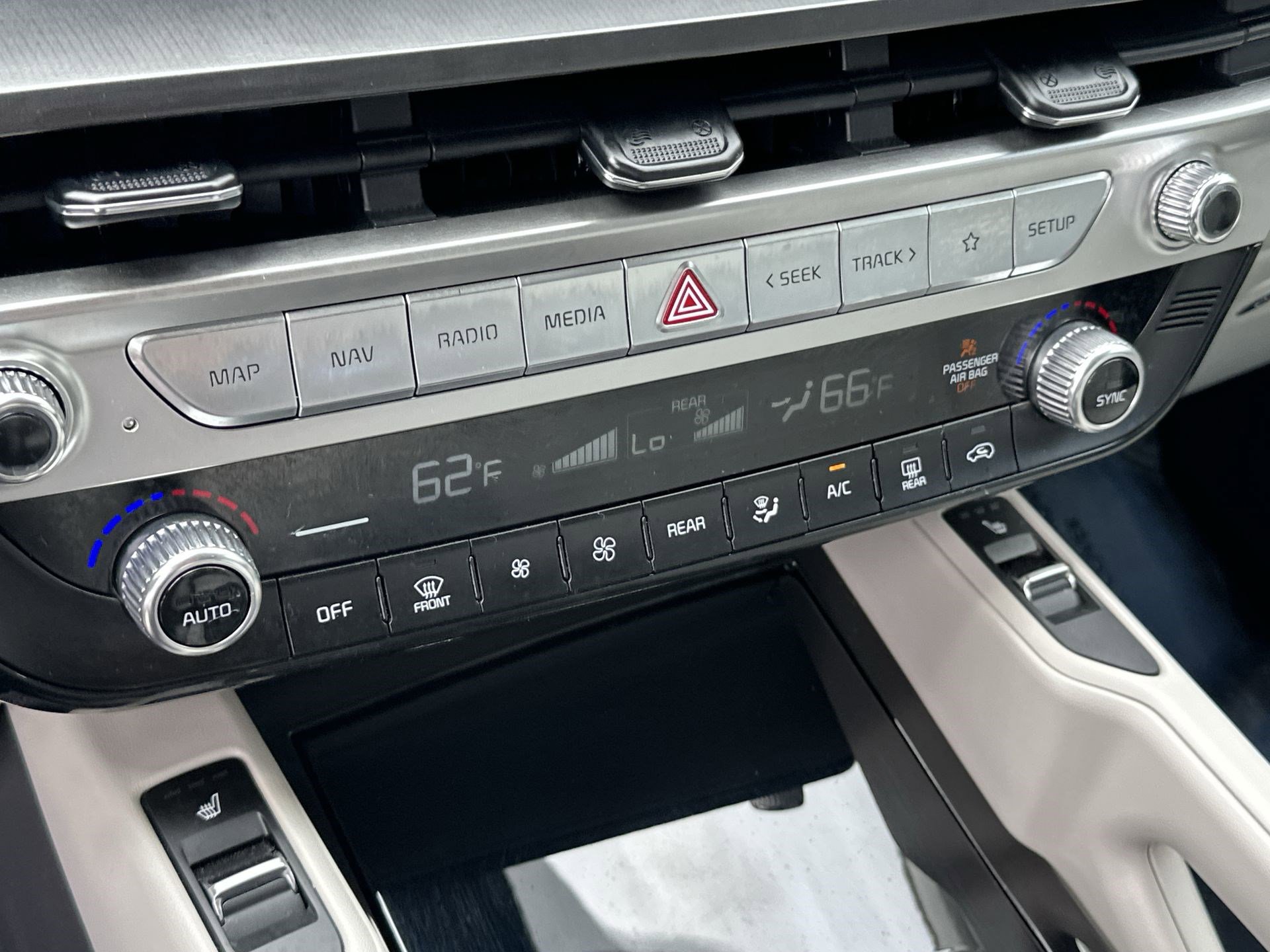 Used 2023 Kia Telluride S w/ S Sunroof Package FWD image 16