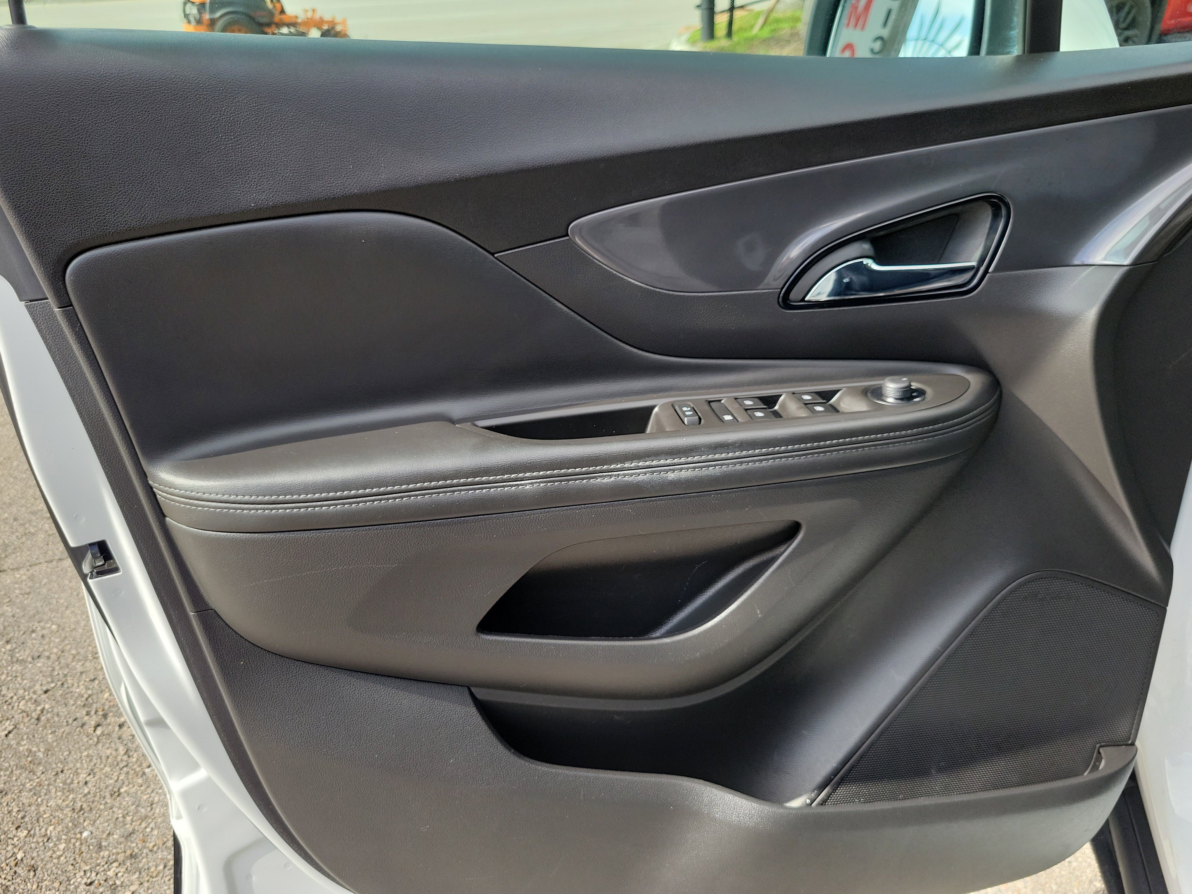 Used 2022 Buick Encore Preferred w/ Safety Package FWD image 22