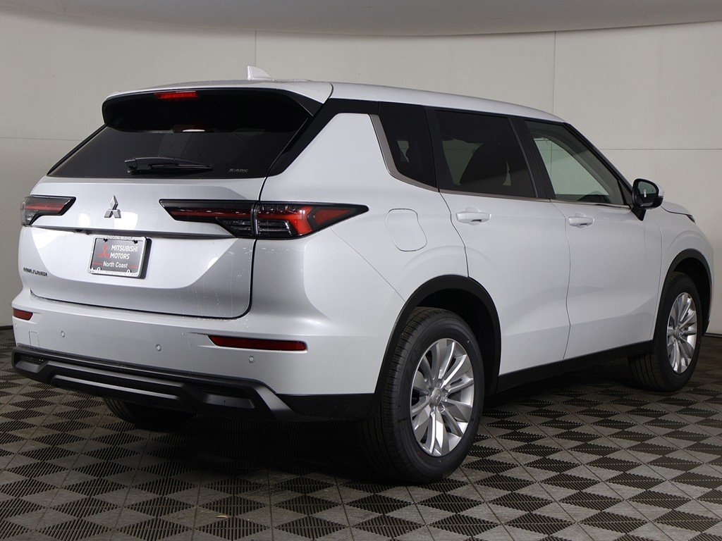 New 2026 Mitsubishi Outlander ES AWD/4WD image 10