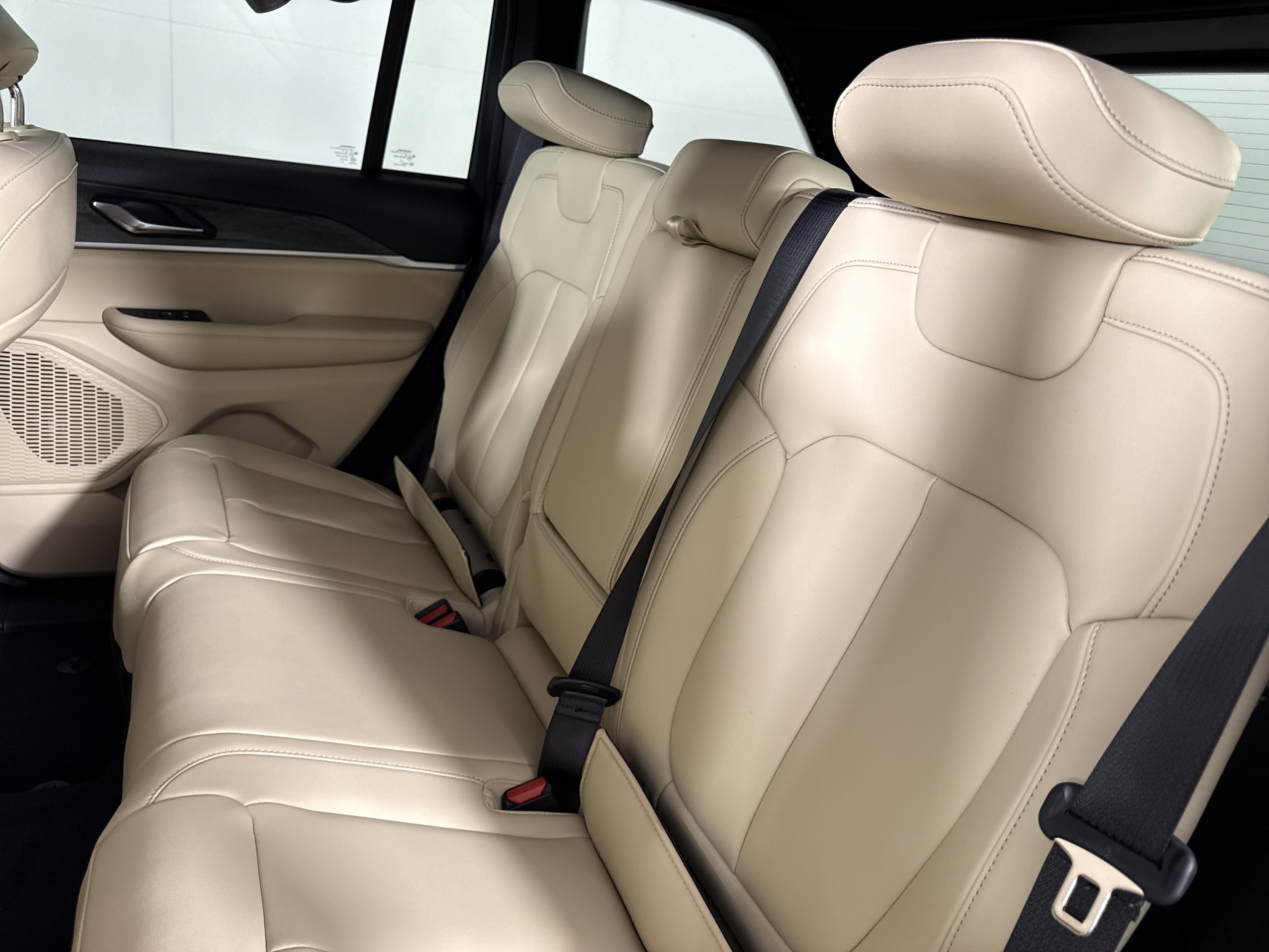 New 2025 Jeep Grand Cherokee Limited w/ Trailer Tow Package image 10